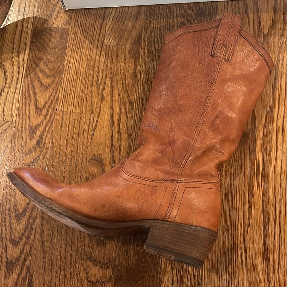 Frye Carson Pull On Boots - cognac - 8M - Picture 7 of 9